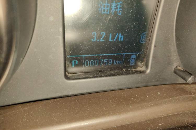 Used Buick Regal 2014 2.0L Leading Fashion Edition Odometer Close Up