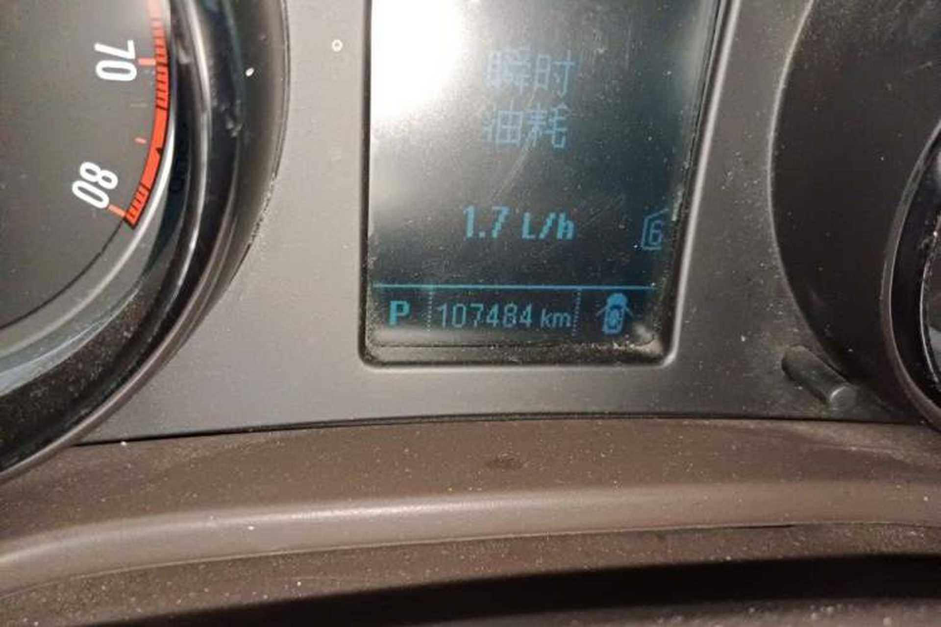 Used Buick Regal 2014 2.0L Leading Fashion Edition Odometer Close Up