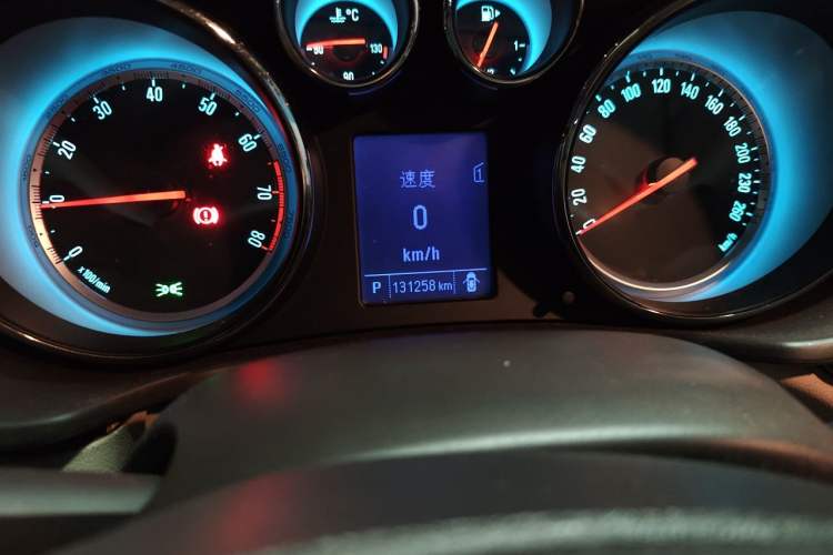 Used Buick Regal 2014 2.0L Leading Fashion Edition Odometer Close Up