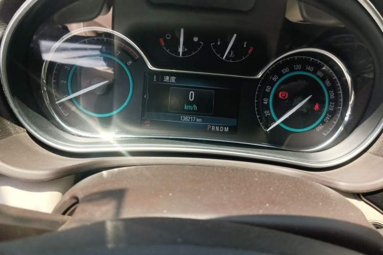 Used Buick Regal 2014 2.0L Elite Fashion Edition Odometer Close Up