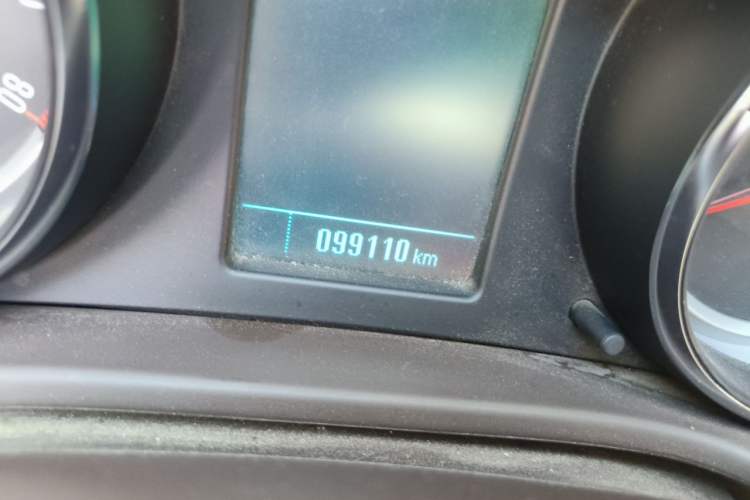 Used Buick Regal 2014 2.0L Leading Fashion Edition Odometer Close Up