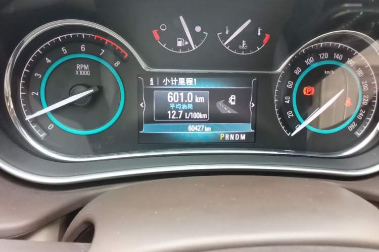 Used Buick Regal 2014 2.0L Leading Fashion Edition Odometer Close Up