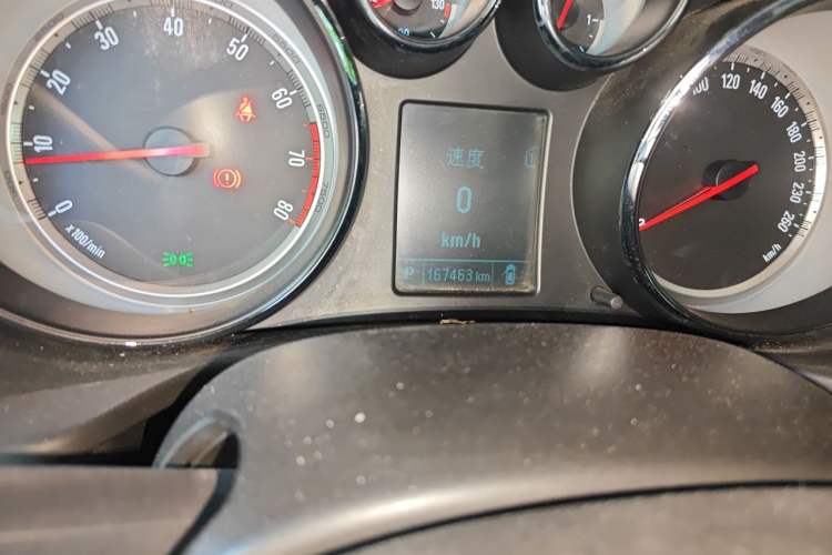 Used Buick Regal 2014 1.6T Fashionable Tech Edition Odometer Close Up