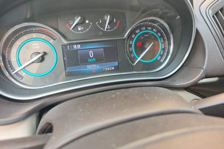 Used Buick Regal 2014 2.0L Elite Fashion Edition Odometer Close Up