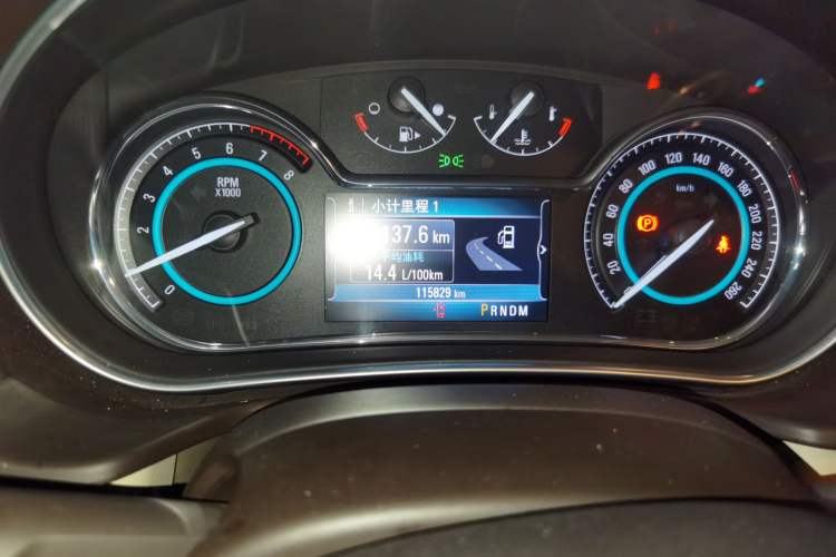 Used Buick Regal 2014 2.0L Elite Fashion Edition Odometer Close Up
