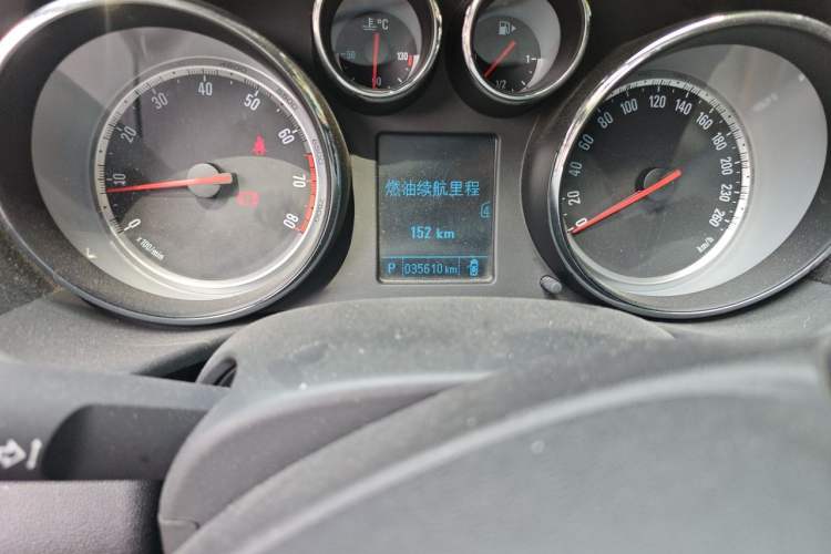 Used Buick Regal 2014 1.6T Fashionable Tech Edition Odometer Close Up