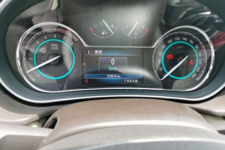 Used Buick Regal 2014 2.0L Elite Fashion Edition Odometer Close Up