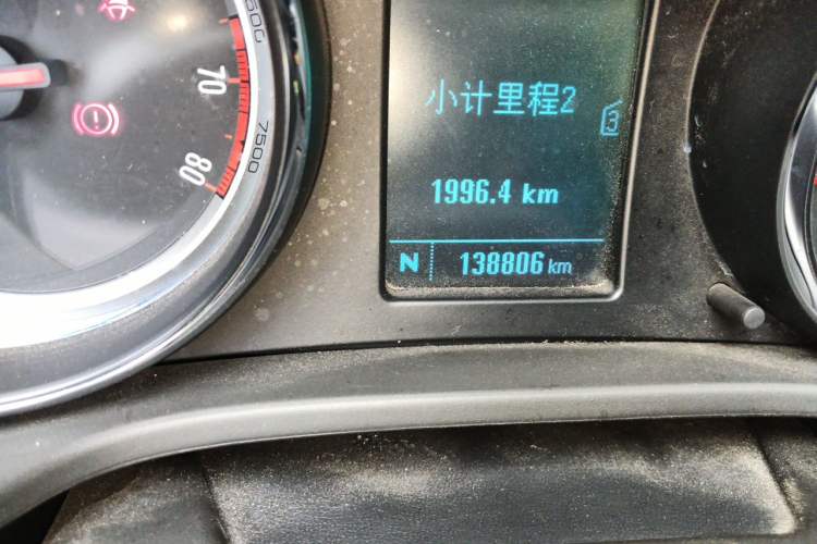 Used Buick Regal 2014 1.6T Fashionable Tech Edition Odometer Close Up