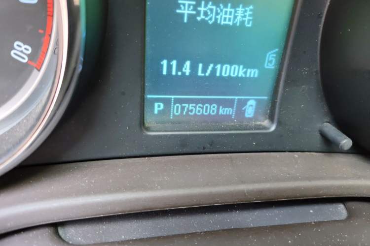 Used Buick Regal 2014 2.0L Leading Fashion Edition Odometer Close Up