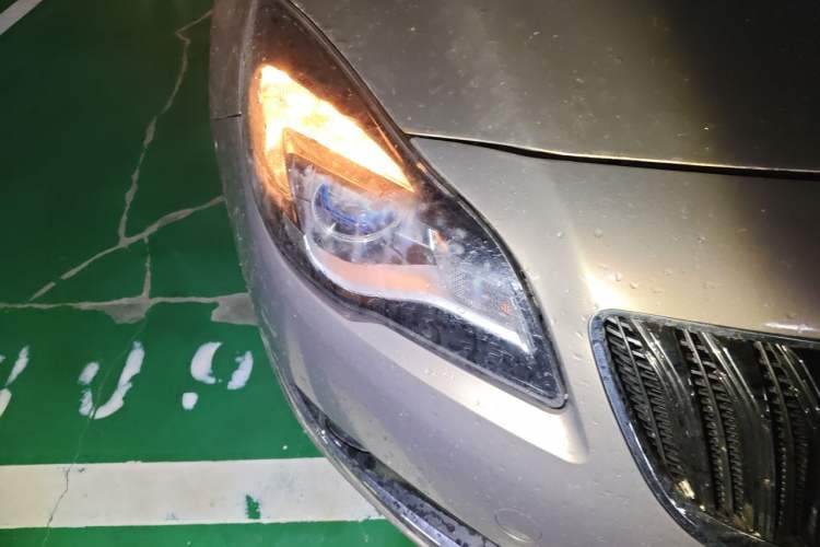 Used Buick Regal 2014 2.0L Elite Fashion Edition Right Front Headlight