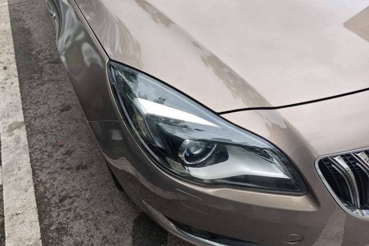 Used Buick Regal 2014 2.4L SIDI Luxury Fashion Edition Right Front Headlight