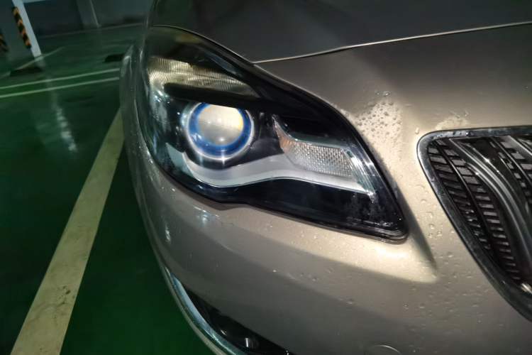 Used Buick Regal 2014 2.0L Elite Fashion Edition Right Front Headlight