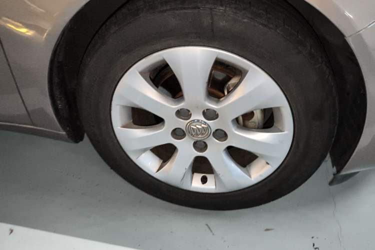 Used Buick Regal 2014 2.0L Elite Fashion Edition Right Front Wheel Hub