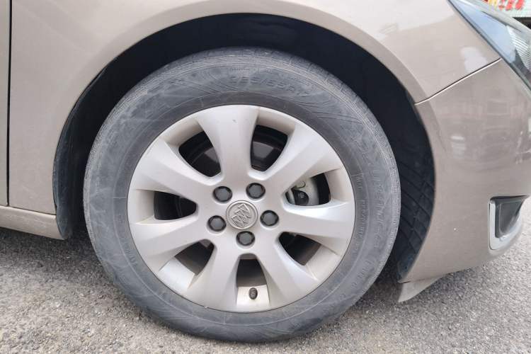 Used Buick Regal 2014 2.0L Leading Fashion Edition Right Front Wheel Hub