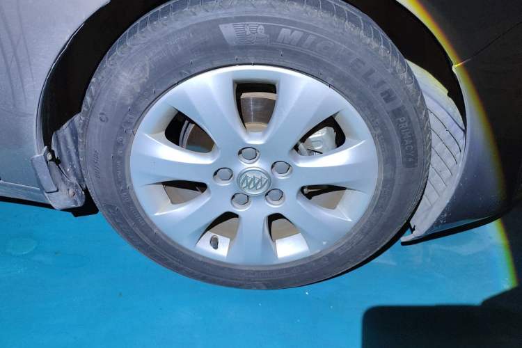 Used Buick Regal 2014 2.0L Leading Fashion Edition Right Front Wheel Hub