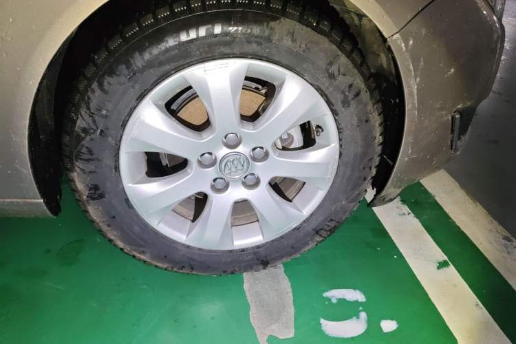 Used Buick Regal 2014 2.0L Elite Fashion Edition Right Front Wheel Hub