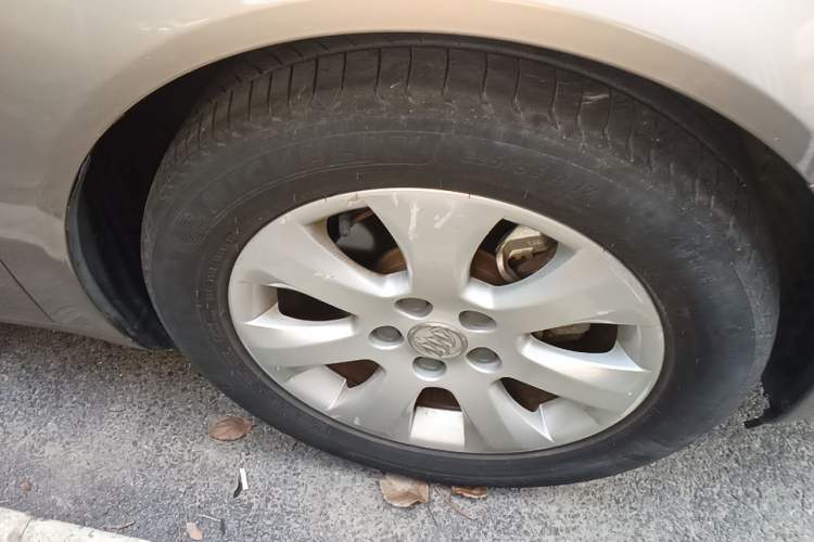 Used Buick Regal 2014 2.0L Leading Fashion Edition Right Front Wheel Hub