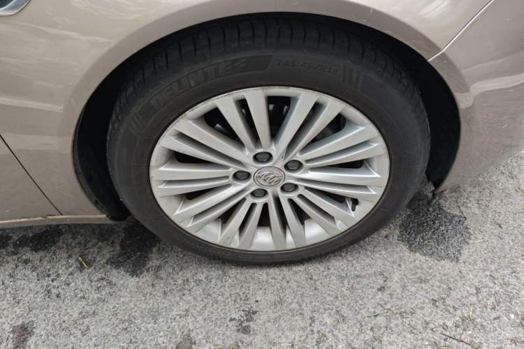 Used Buick Regal 2014 2.4L SIDI Luxury Fashion Edition Right Front Wheel Hub