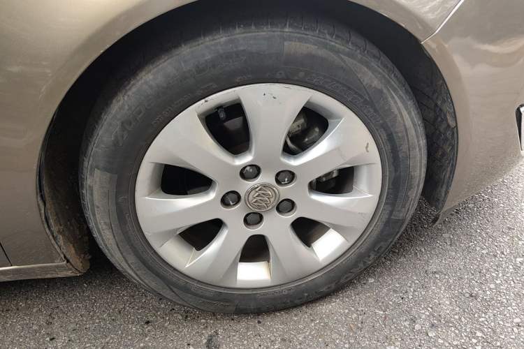 Used Buick Regal 2014 2.0L Elite Fashion Edition Right Front Wheel Hub