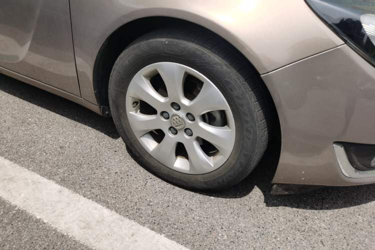 Used Buick Regal 2014 2.0L Elite Fashion Edition Right Front Wheel Hub