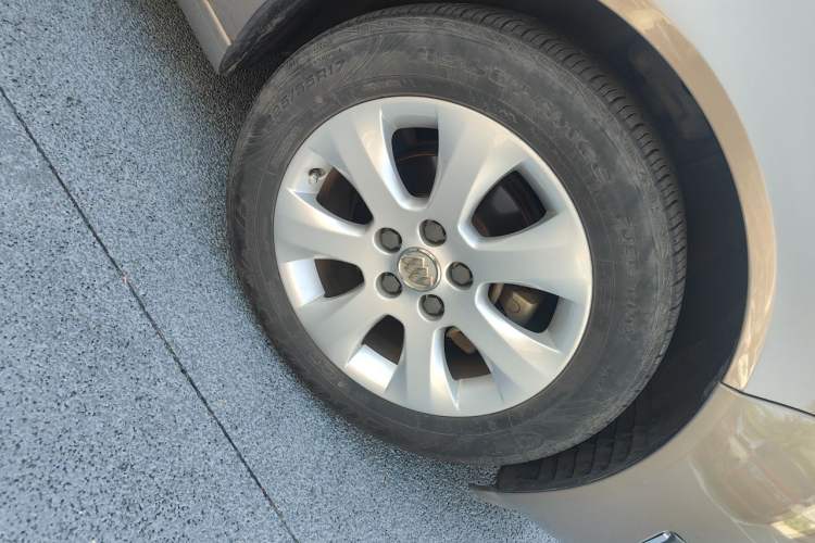 Used Buick Regal 2014 2.0L Leading Fashion Edition Right Front Wheel Hub