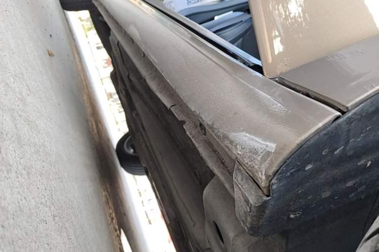 Used Buick Regal 2014 1.6T Fashionable Tech Edition Right Side Sill