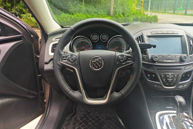 Used Buick Regal 2014 1.6T Fashionable Tech Edition Steering Wheel