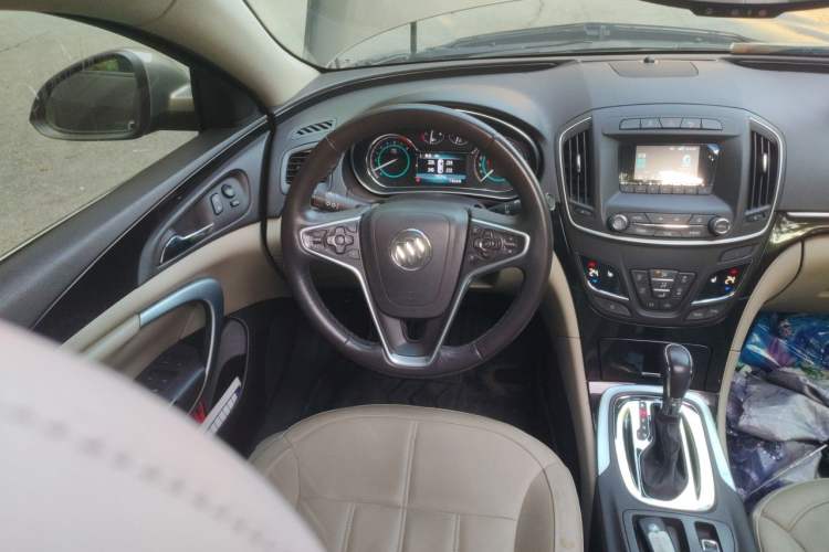 Used Buick Regal 2014 2.4L SIDI Elite Fashion Edition Steering Wheel
