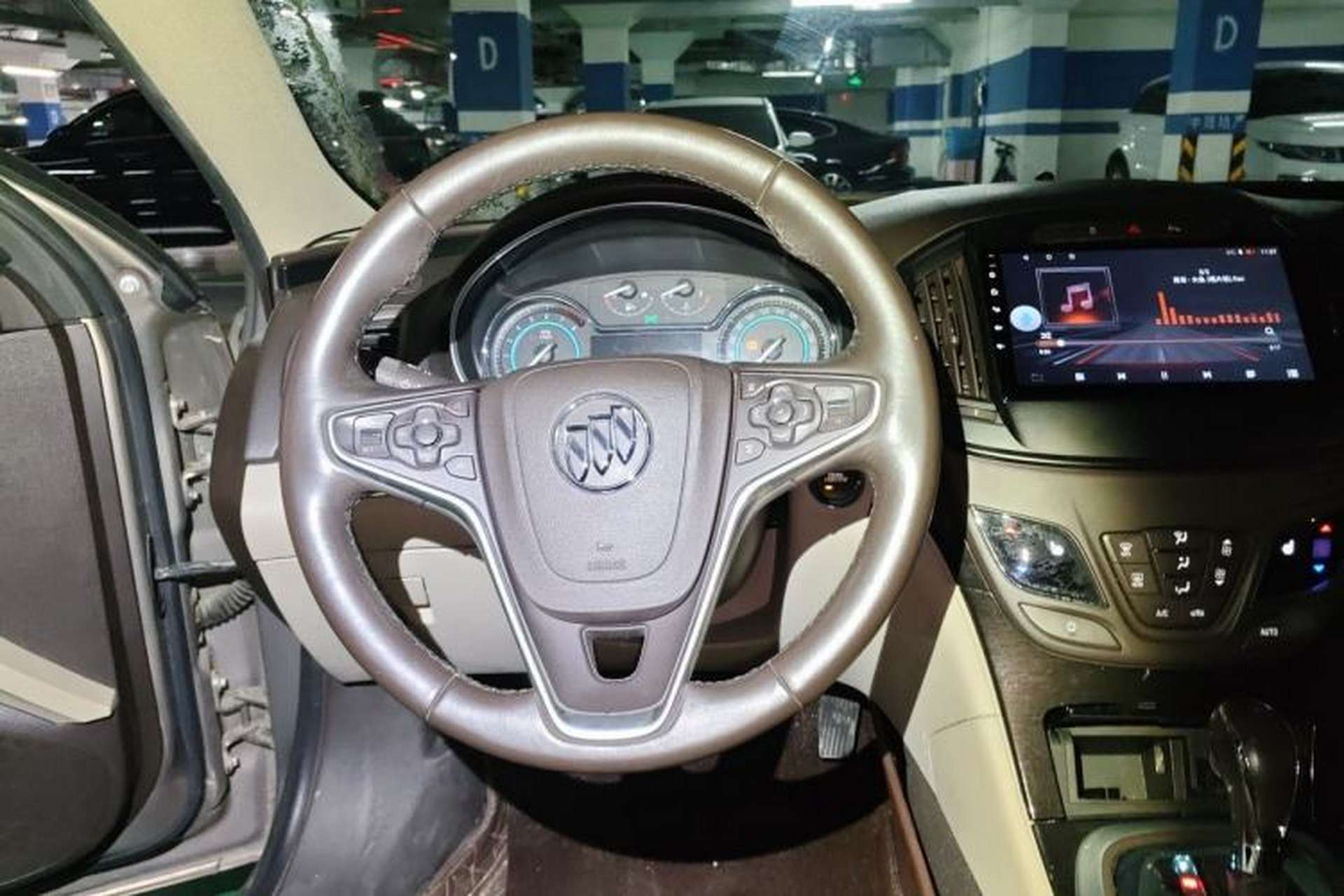 Used Buick Regal 2014 2.0L Elite Fashion Edition Steering Wheel