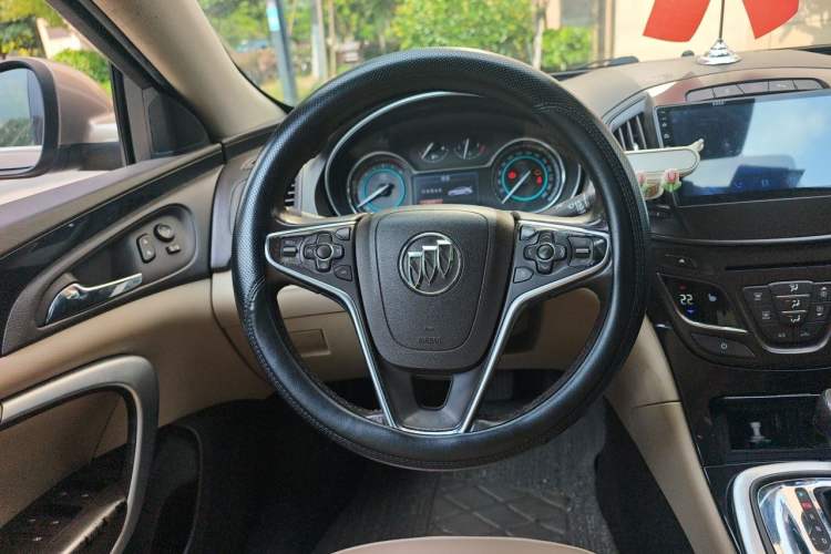 Used Buick Regal 2014 2.0L Elite Fashion Edition Steering Wheel