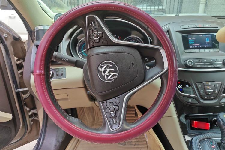 Used Buick Regal 2014 2.0L Elite Fashion Edition Steering Wheel