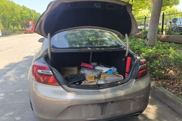 Used Buick Regal 2014 2.0L Leading Fashion Edition Trunk