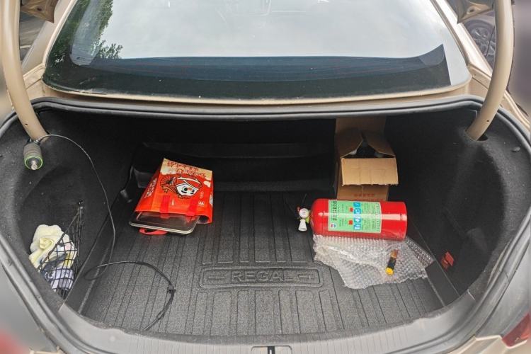 Used Buick Regal 2014 1.6T Fashionable Tech Edition Trunk
