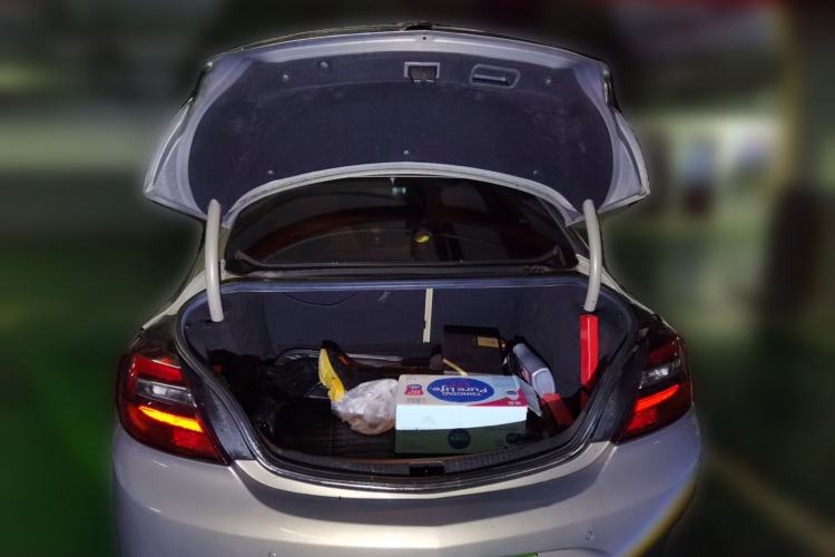 Used Buick Regal 2014 2.0L Elite Fashion Edition Trunk