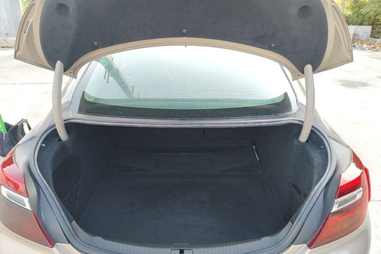 Used Buick Regal 2014 1.6T Fashionable Tech Edition Trunk