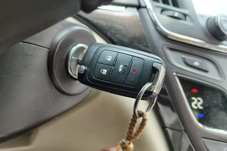 Used Buick Regal 2014 2.0L Leading Fashion Edition Vehicle Key