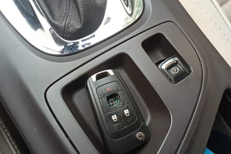 Used Buick Regal 2014 2.0L Leading Fashion Edition Vehicle Key
