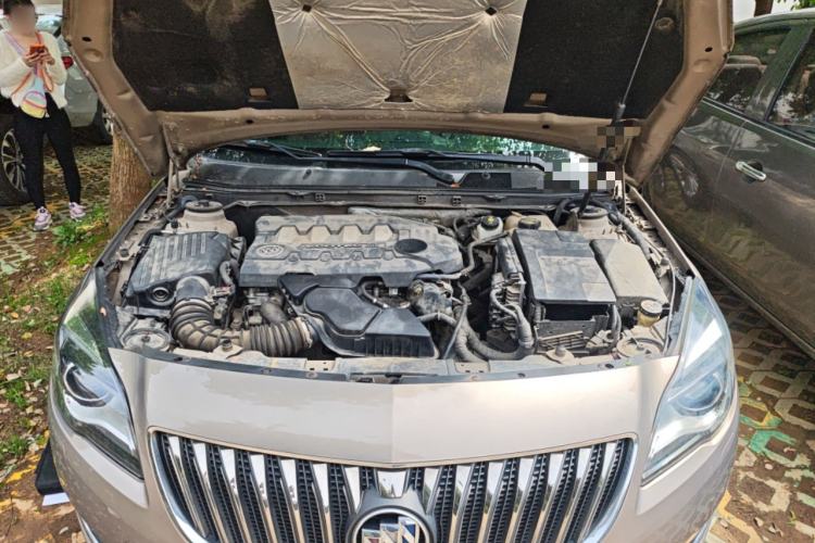 Used Buick Regal 2014 2.4L SIDI Luxury Fashion Edition Engine Bay