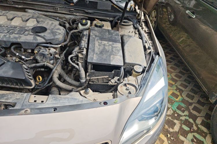 Used Buick Regal 2014 2.4L SIDI Luxury Fashion Edition Engine Bay Left