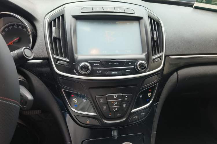 Used Buick Regal 2014 1.6T Fashionable Tech Edition Audio And AC Panel