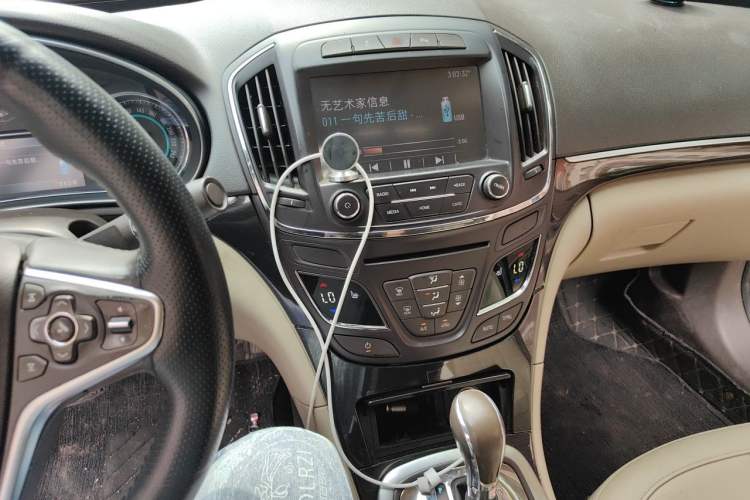 Used Buick Regal 2014 2.0L Elite Fashion Edition Audio And AC Panel