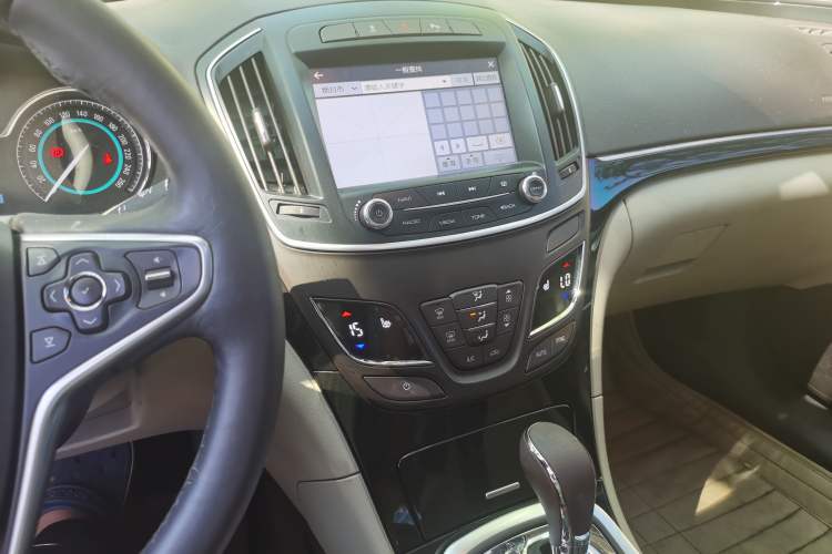 Used Buick Regal 2014 2.0L Elite Fashion Edition Audio And AC Panel