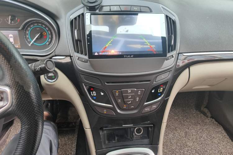 Used Buick Regal 2014 2.0L Elite Fashion Edition Audio And AC Panel