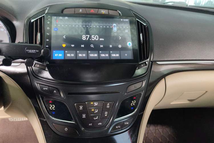 Used Buick Regal 2014 2.0L Leading Fashion Edition Audio And AC Panel