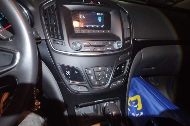 Used Buick Regal 2014 1.6T Fashionable Tech Edition Audio And AC Panel
