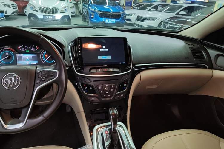Used Buick Regal 2014 2.0L Elite Fashion Edition Audio And AC Panel