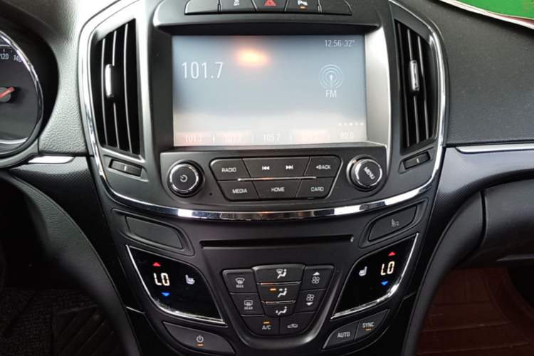 Used Buick Regal 2014 1.6T Fashionable Tech Edition Audio And AC Panel