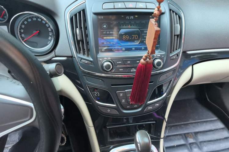 Used Buick Regal 2014 2.0L Leading Fashion Edition Audio And AC Panel