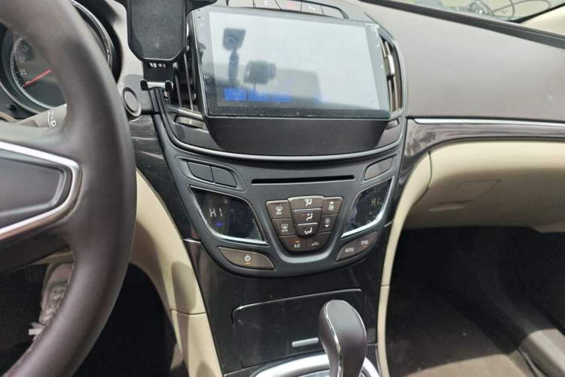 Used Buick Regal 2014 2.0L Leading Fashion Edition Audio And AC Panel