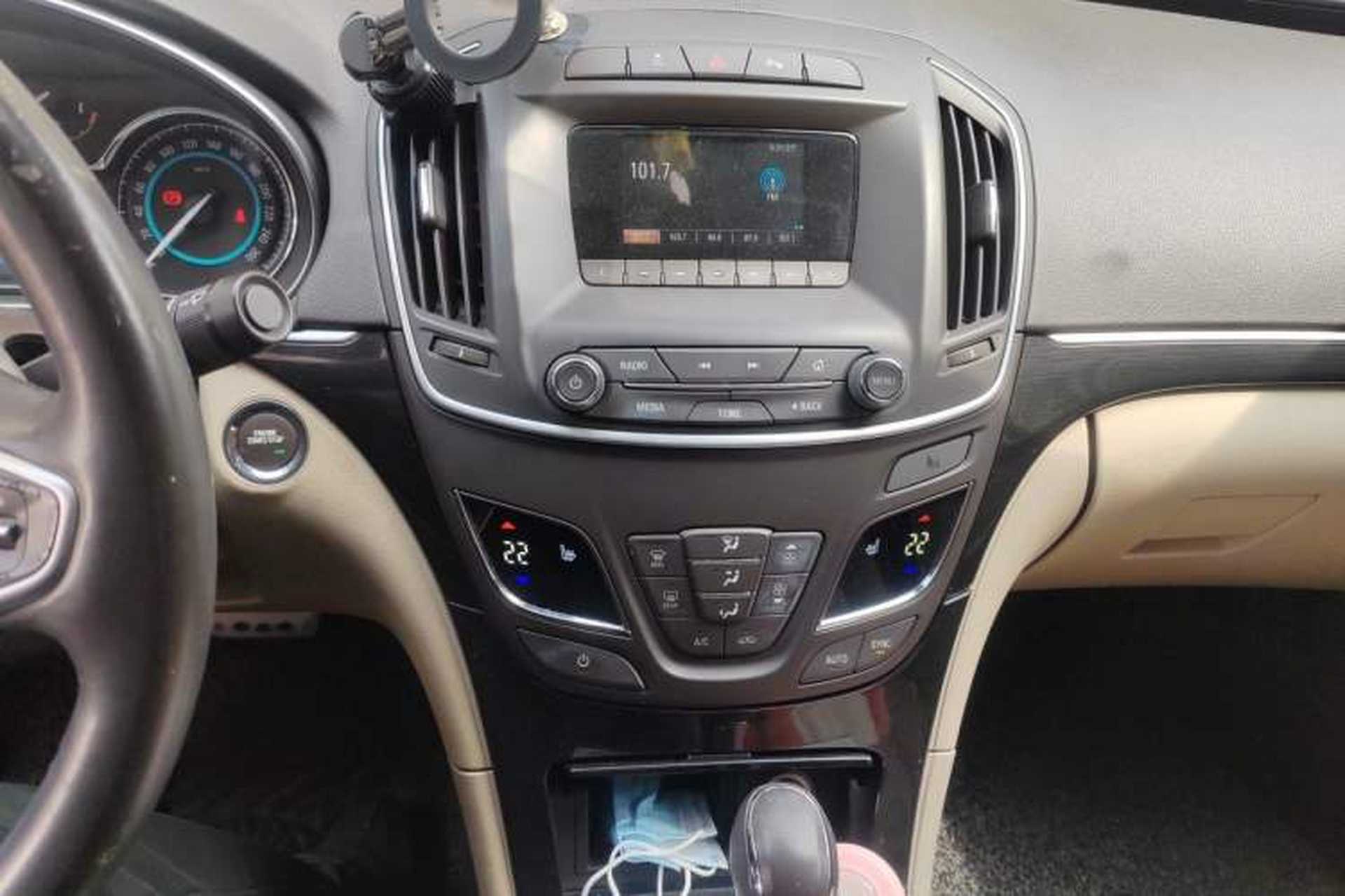 Used Buick Regal 2014 2.4L SIDI Elite Fashion Edition Audio And AC Panel